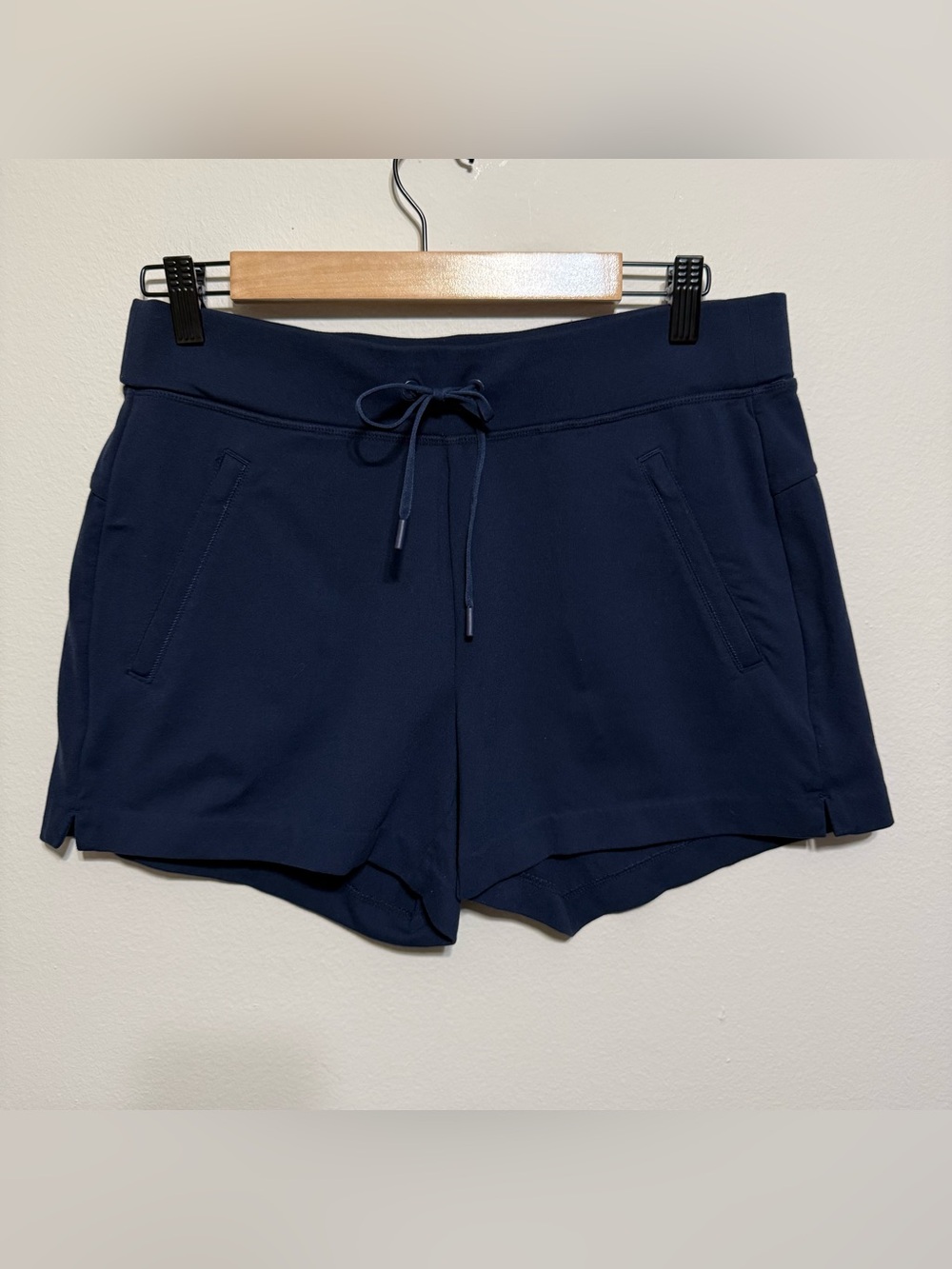 Athleta Modern Metro Shortie Womens Navy Shorts EUC